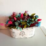 Detalle decorativo en preservado y flor artificial