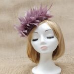 Diadema con medio casquete y plumas